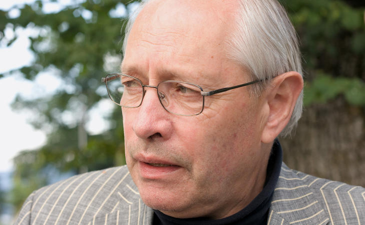 BES�KTE P�R�RENDE OG OVERLEVENDE: Martin Kolberg var i ettermiddag p� Sundvolden. Foto: ERIK HATTREM