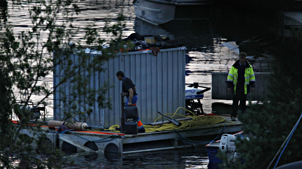 KLAR FOR UB�T-S�K: En miniub�t fra �PD Solutuion har ankommet Stor�ya og er satt p� Tyrifjorden. Foto: ARNT E. FOLVIK

Foto:ARNT E. FOLVIK