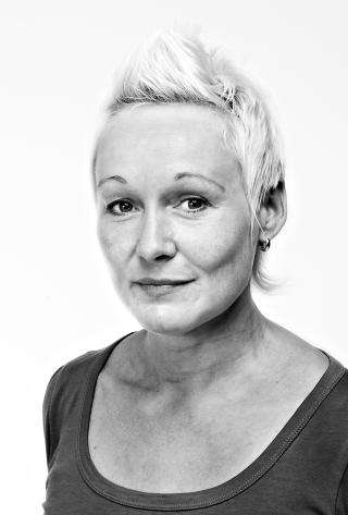 - GALSKAP:  SKUP-leder og Dagbladet-journalist Heidi Molstad Andersen mener Anders Behring Breiviks (32) manifest understreker galskapen i tragedien som utspant seg i g�r. 

Foto: Nina Hansen / Dagbladet