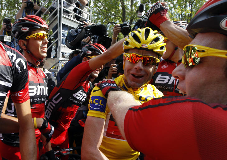ENDELIG I M�L: Cadel Evans ville ikke forskuttere sammenlagtseieren etter g�rsdagens tempoetappe, men kunne slippe jubelen l�s etter trygg m�lpassering i Paris.Foto: SCANPIX/REUTERS/Pascal Rossignol