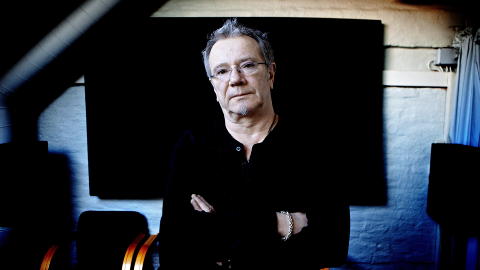 Spilte i går: Åge Aleksandersen avbrøt sin konsert lørdag kveld, men mandag spilte han til minne om ofrene under minnetoget i Trondheim.
Foto: Lars Eivind Bones / Dagbladet Spilte i går: Åge Aleksandersen avbrøt sin konsert lørdag kveld, men mandag spilte han til minne om ofrene under minnetoget i Trondheim.
Foto: Lars Eivind Bones / Dagbladet