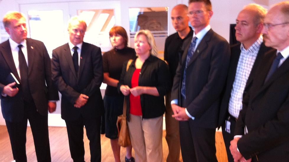 Avlyser: Alle partisekret�rene var i formidag samlet til et m�te i Frps lokaler i OSlo. De ble der enige om � avlyse �rets skolevalgkamp. Foto: Martine Aurdal