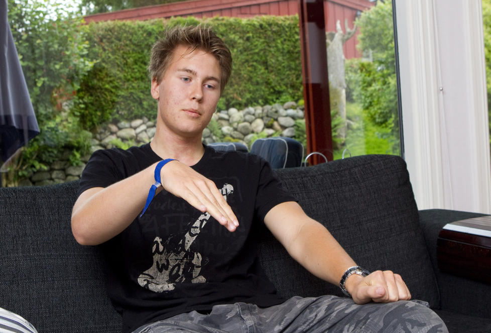 SNAKKET MED MASSEMORDEREN: Herman Holm�y Heggertveit (18) snakket til det han trodde var en reddende politimann. I virkeligheten var �politimannen� ute etter � drepe ham og vennene hans. Foto: TORBJ�RN BERG / DAGBLADET