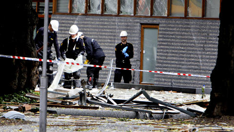 VOLDSOM EKSPLOSJON: Men bomben mot regjeringskvartalet kan ha vært en avledningsmanøver. Foto: Lars Eivind Bones/Dagbladet VOLDSOM EKSPLOSJON: Men bomben mot regjeringskvartalet kan ha vært en avledningsmanøver. Foto: Lars Eivind Bones/Dagbladet