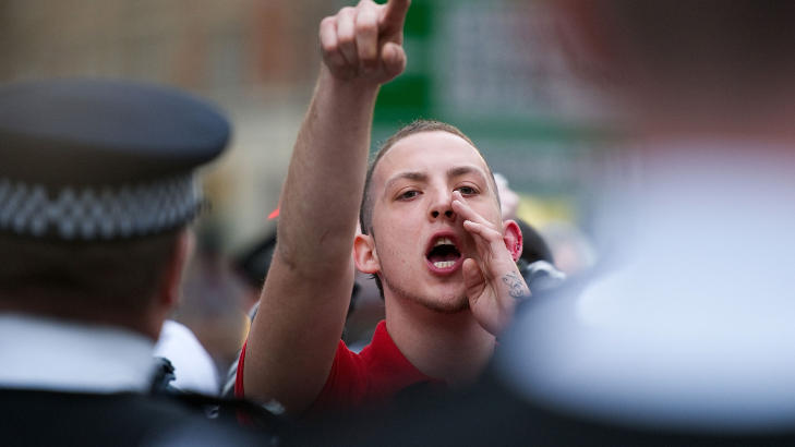 ISLAMKRITISKE: English Defence League er en h�yreekstremistisk protestbevegelse i England som ofte forbindes med vold og anti-sosial oppf�rsel. Foto: AFP/Leon Neal/Scanpix