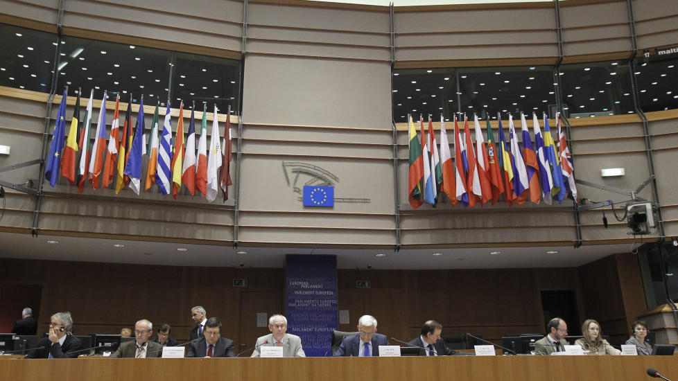 MAKTSENTRUM: President Herman Van Rompuy i European Council taler til The European Parliament i Brussel i slutten av juni. Han har mange problemer han skal takle i disse dager.   REUTERS/Thierry Roge