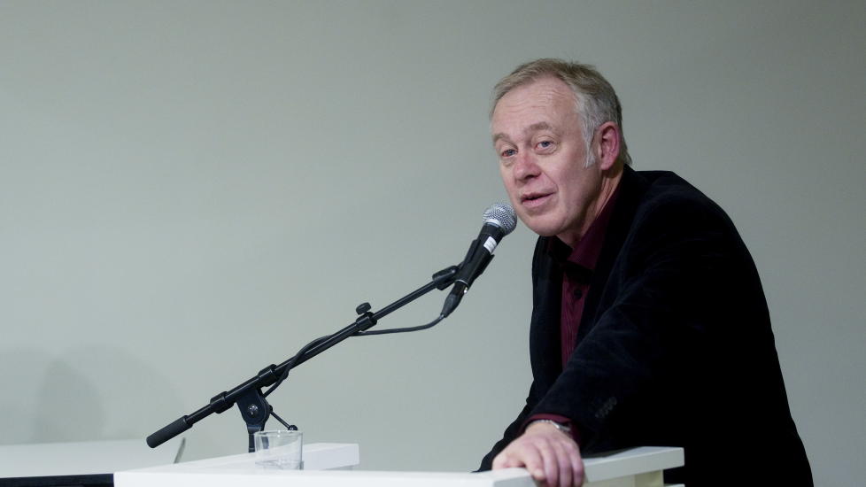 IRETTESETTES: Adm. dir. Petter Nome i Bryggeri- og drikkevareforeningen f�r skarpe reaksjoner p� et innlegg hvor han holder Frp-leder Siv Jensen ansvarlig for et klima av hat og vold. Her p� en pressekonferanse p� Litteraturhuset i Oslo i forbindelse med l�slatelsen av Maria Amelie. Foto: Kyrre Lien / Scanpix