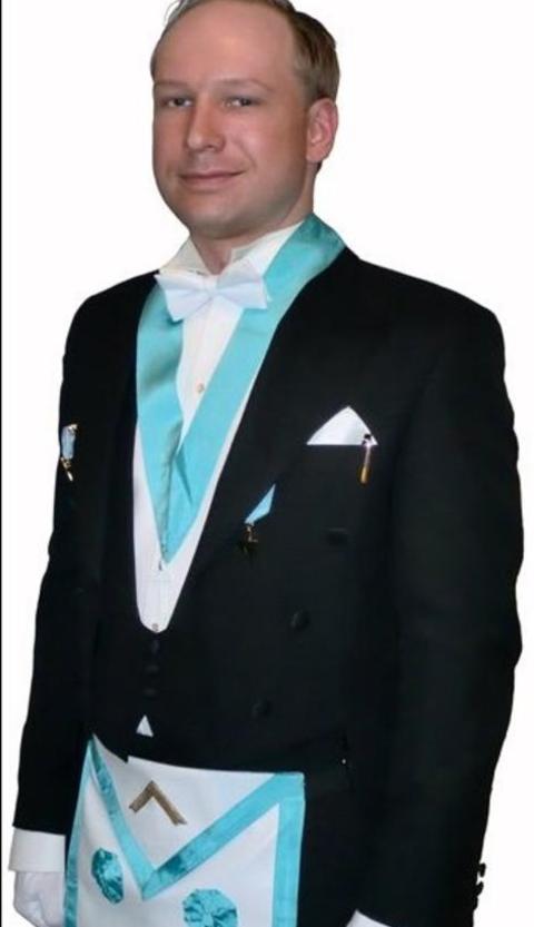 FREMSTILTE SEG SELV SOM EN KRIGER: Andreas Behring Breivik trodde han skulle bli en europeisk helt. Slik fremstilte han seg selv i sitt manifest. FREMSTILTE SEG SELV SOM EN KRIGER: Andreas Behring Breivik trodde han skulle bli en europeisk helt. Slik fremstilte han seg selv i sitt manifest.