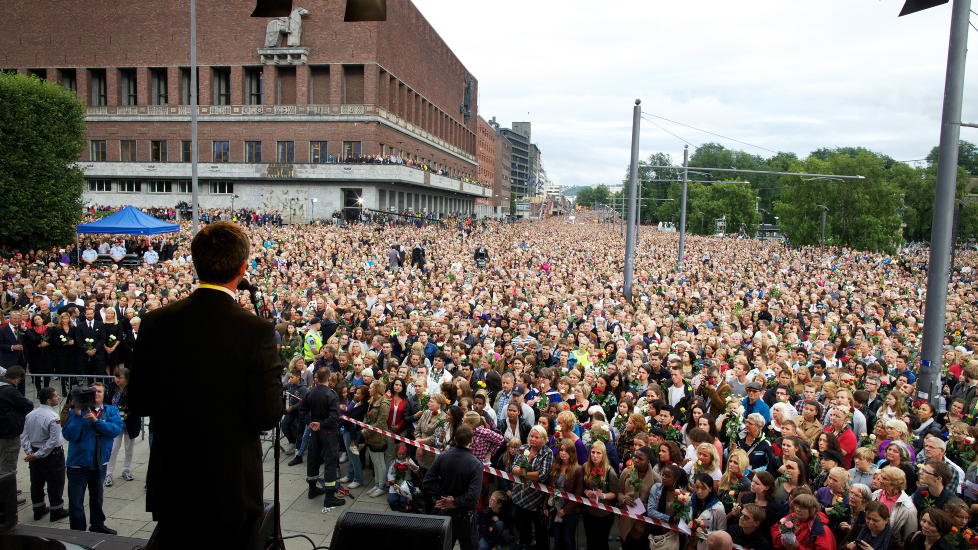 HANDLING: Vi har n� et stort ansvar for � omsette ordene om mer demokrati, �penhet og humanitet til handling, skriver v�r l�rdagsspaltist. Foto: Eirik Helland Urke