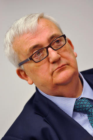  FIKK KJEFT: Mario Borghezio sitter i Europaparlamentet. Foto: AFP/SCANPIX