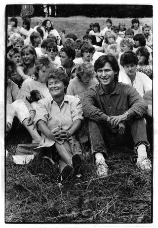 TOPPEN: Dav�rende AUF-leder Jens Stoltenberg i lystig lag med statsminister Gro Harlem Brundtland p� Ut�ya i 1986. Foto: Arne Hoem