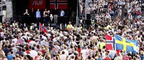 Tusenvis hedret ofrene i Stockholm