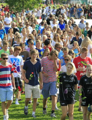 Flere tusen gikk i blomstertog på Ekeberg