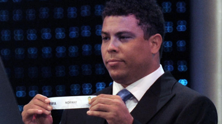 HELDIG H�ND: Fotballikonet Ronaldo hadde en heldig h�nd om trekningen sett med norske �yne.Foto: SCANPIX/AFP PHOTO / EVARISTO SA