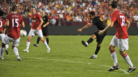 GIFTIG: Thiago Alc�ntara har trolig v�rt Barcelonas beste s� langt i sesongoppkj�ringen. Mot Manchester United scoret 20-�ringen sitt fjerde m�l p� fem treningskamper med et lekkert skudd.Foto: SCANPIX/AFP PHOTO/Nicholas KAMM