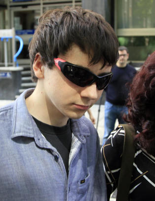 - Jake (18) hacket The Sun med 16 datamaskiner