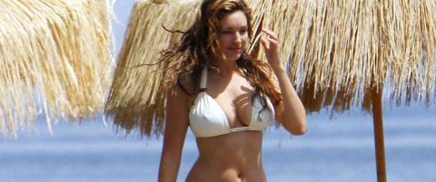 Kelly (31) danker ut Pippa og J-Lo i bikinik�ring