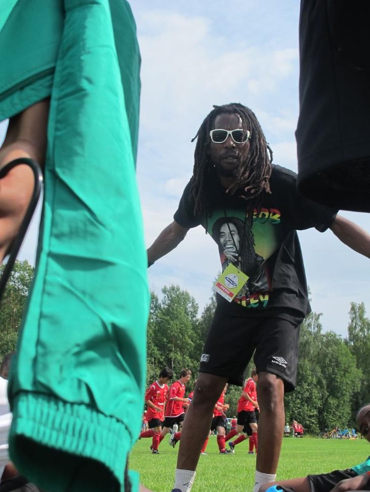 PAUSEPRAT: - No long balls, sier Bob i pausen. Og mener det.Foto: Morten P