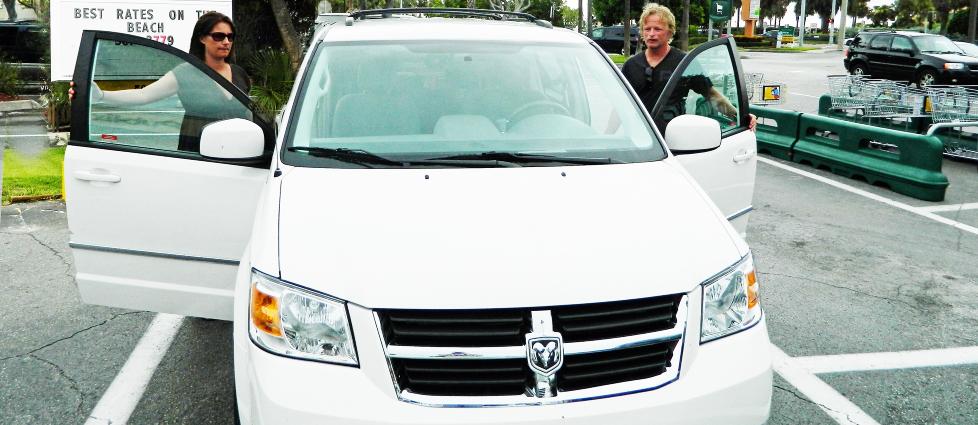  GA OPP:  Kate Wik og familien fikk ikke bilen de hadde bestilt og betalt for i USA. Til slutt m�tte de leie bil hos et annet selskap. Foto: PRIVAT