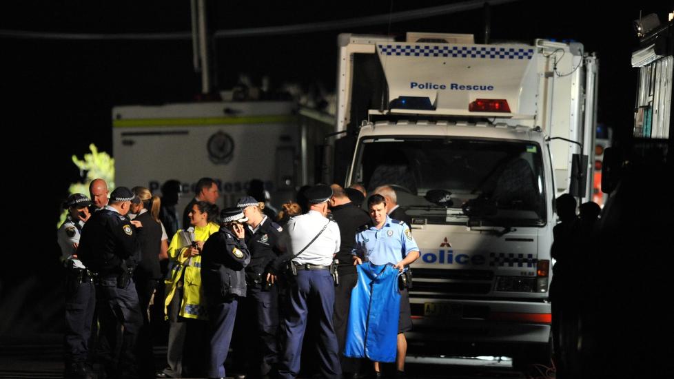  AVSPERRET:   Store politistyrker har sperret av en boligomr�de i den eksklusive bydelen Mosman nord for Sydney. FOTO: EPA/SCANPIX.