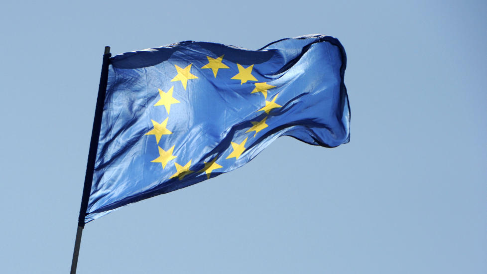 FLERE SIER NEI: Rekordmange sier nei til EU viser en ny m�ling. Foto: AFP PHOTO / JENS KALAENE  GERMANY OUT
