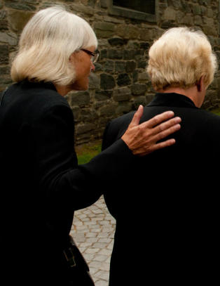 Gråtkvalt Gro Harlem Brundtland i sin tale i begravelsen til 16 år gamle Marianne Sandvik i Stavanger.