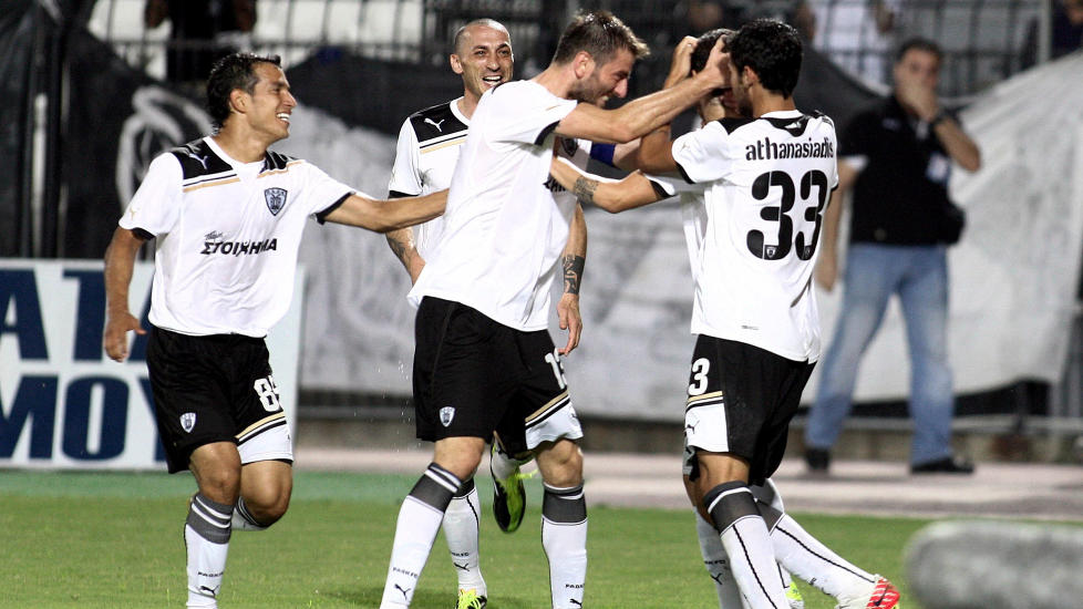 SLO UT ENGA: Etter en positiv VIF-innledning p� returkampen i Hellas' nest st�rste by skrudde PAOK opp tempoet og fikset scoring rett f�r pausen. M�let av Vierinha knuste det meste av det lille h�pet bortelaget hadde. Her jubler de for scoringen. Foto: EPA / Sotiris Barbaroussis / Scanpix