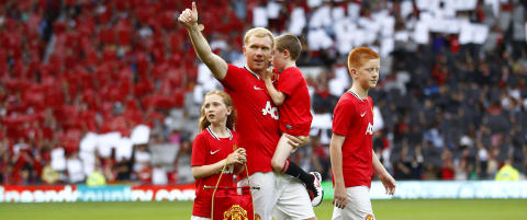Fullsatt Old Trafford hyllet Scholes