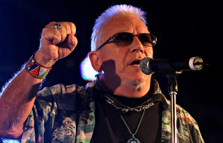INNFRIDDE: En meget opplagt Eric Burdon (70)  p� scenen under Notodden Blues Festival. Foto: Bj�rn-Owe Holmberg/Dagbladet