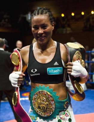 Holly Holm trakk seg fra Br�khus-kamp