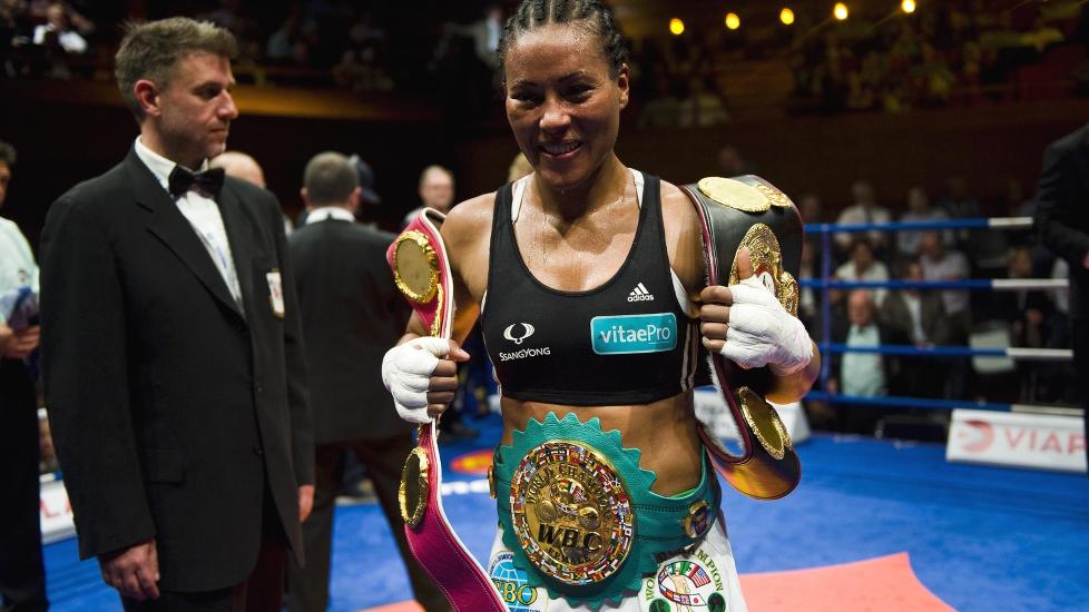 MISTER DR�MMEKAMPEN: Holly Holm har trukket seg fra kampen mot Cecilia Br�khus i oktober. Foto: Lars R�nb�g / Scanpix