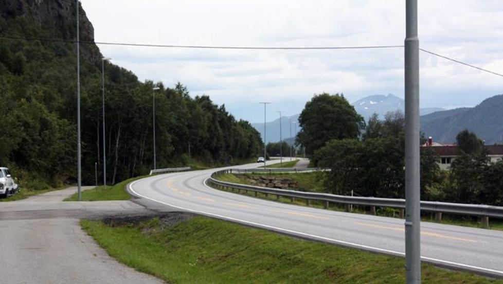 STOPPET: P� denne strekningen ble 76-�ringen stoppet. Foto: Politiet