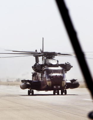 Hevder USA-helikopter fl�y inn i felle