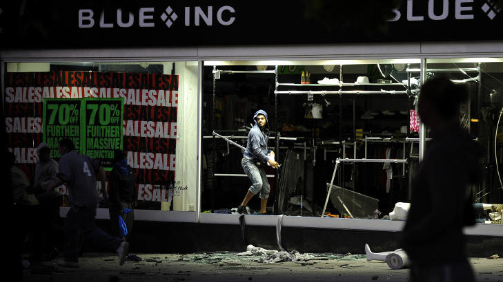 PLYNDRING: Plyndring er blitt et stort problem knyttet til opptøyene. Foto: REUTERS/Dylan Martinez/Scanpix PLYNDRING: Plyndring er blitt et stort problem knyttet til opptøyene. Foto: REUTERS/Dylan Martinez/Scanpix