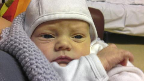 UTE: Endelig uten en eneste ledning. �tte dager gammel p� Fredrikstad sykehus. Foto: Privat