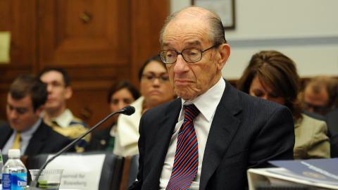- JEG TOK FEIL: Alan Greenspan avbildet under kongressh�ringen der han innr�mmet � ha tatt feil n�r det gjaldt troen p� bankers egeninteresse av � beskytte aksjeeierne. Foto: Tim Sloan/AFP/Scanpix