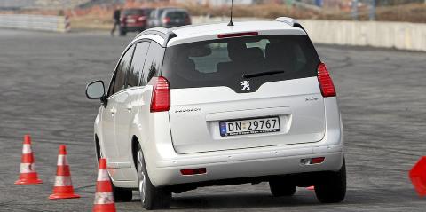 PEUGEOT 5008: Ikke bare har den samme bruksomr�de som Mazda 5, motoren er ogs� lik. Kj�reopplevelsen er harmonisk. FOTO: Egil Nordlien, HM Foto