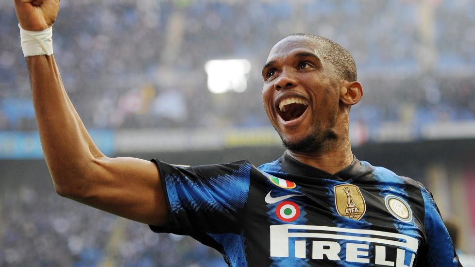 TIL RUSSISK FOTBALL: Bare en medisinsk test gjenst�r f�r Inters storscorer Samuel Eto'o er klar for ambisi�se Anzji i russisk fotball. Foto: EPA/DANIEL DAL ZENNARO