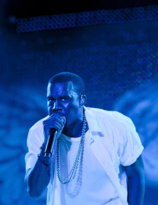 Her tryner Kanye på scenen i Bergen