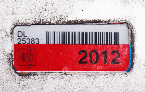R�DT OBLAT: Slik ser oblatene ut for det neste �ret. R�dt og tydelig merket 2012. Foto: MARTE SPETS