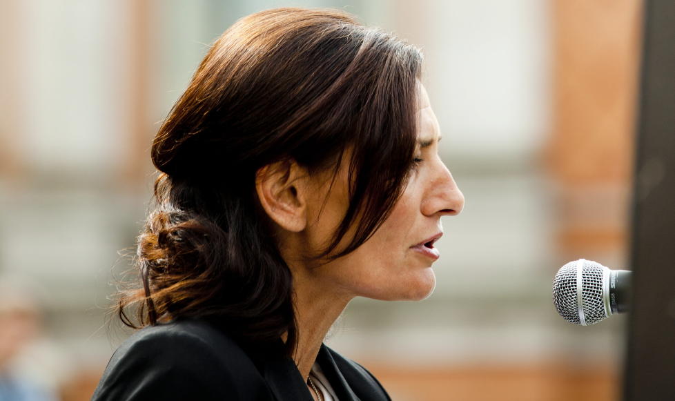 H�PER P� VERDIG VALGKAMP: Flere hundre mennesker hadde m�tt opp p� �pningen av lokalvalgkampen utenfor Stortinget i dag. 
Arbeiderpartiets byr�dslederkandidat Libe Rieber-Mohn var blant de som talte.
Foto: Sara Johannessen / Scanpix