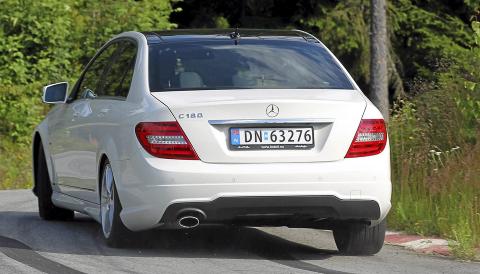 F�RSTEKLASSES: Veiegenskaper og motor/girkasse st�r til toppkarakter i Mercedes C 180 CGI. FOTO: Terje Bj�rnsen