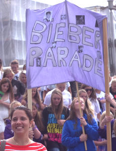Ellevill Bieber-parade i Oslo