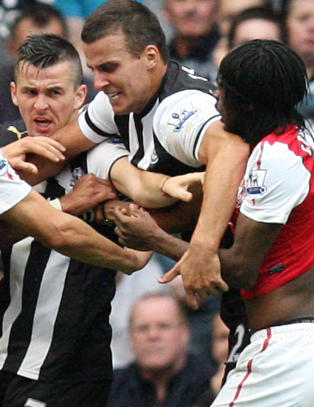 Wenger skryter av Barton