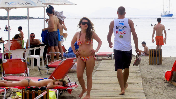 PRIVATE STRENDER: Tempoet er h�yt p� Asteria-stranden i Aten-forstaden Glyfada. 
Foto: Diana Badi