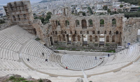 KONSERTHALL: Herodes Atticus' Odeion er en del av Akropolis-komplekset. Steinbygget ble oppf�rt i �r 161 og har plass til 8000 mennesker. 
Foto: Jorge Lascar