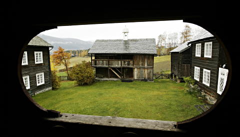 På dette tunet møttes landets mektigste i 1343