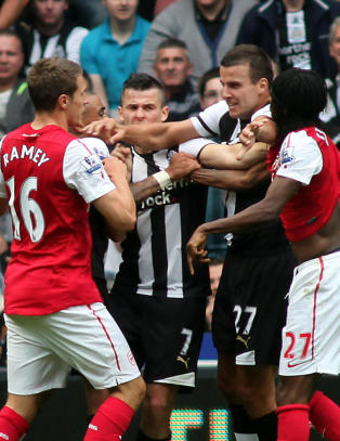 Arsenal og Newcastle kan bli straffet etter bråket