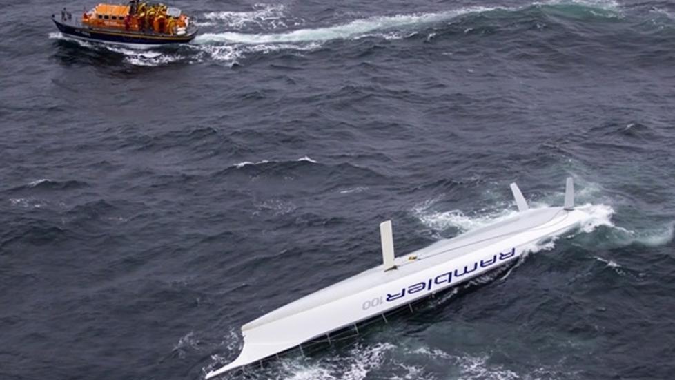 VELTET: Den 100 fot lange seilb�ten Rambler kullseilte under regattaen Rolex Fastnet Race i kveld. Foto: Daniel Forster/Rolex