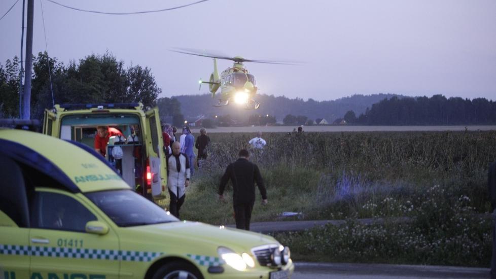 TRAGISK ULYKKE: 19 fallskjermhoppere hoppet ut av flyet sammen. Annan Forbes Hennie omkom, mens en 39-�ring er hardt skadd. FOTO: PEDER W. GJERS�E.